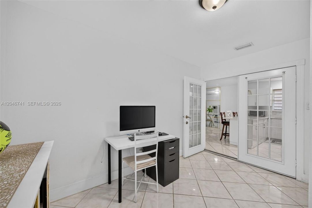 En Venta: $360,000 (4 camas, 2 baños, 1116 Pies cuadrados)