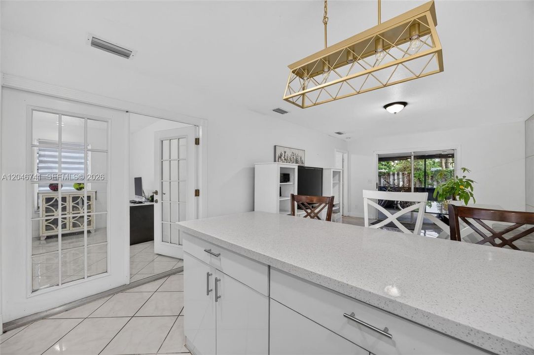 En Venta: $360,000 (4 camas, 2 baños, 1116 Pies cuadrados)