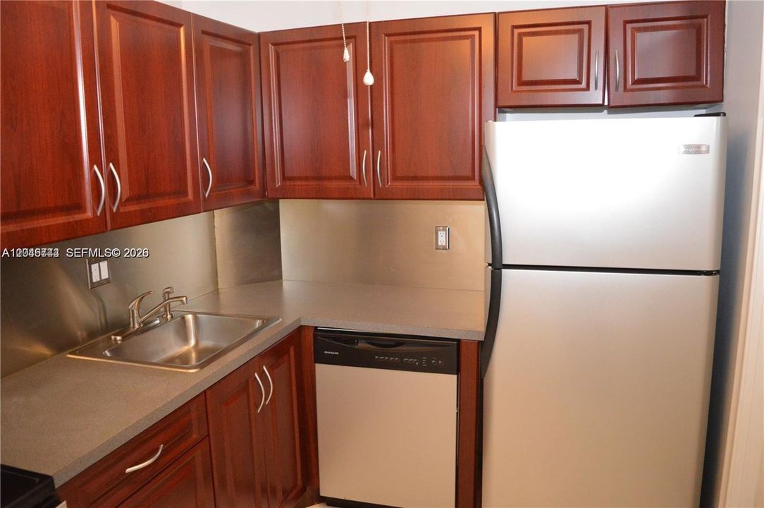 For Rent: $1,500 (1 beds, 1 baths, 750 Square Feet)
