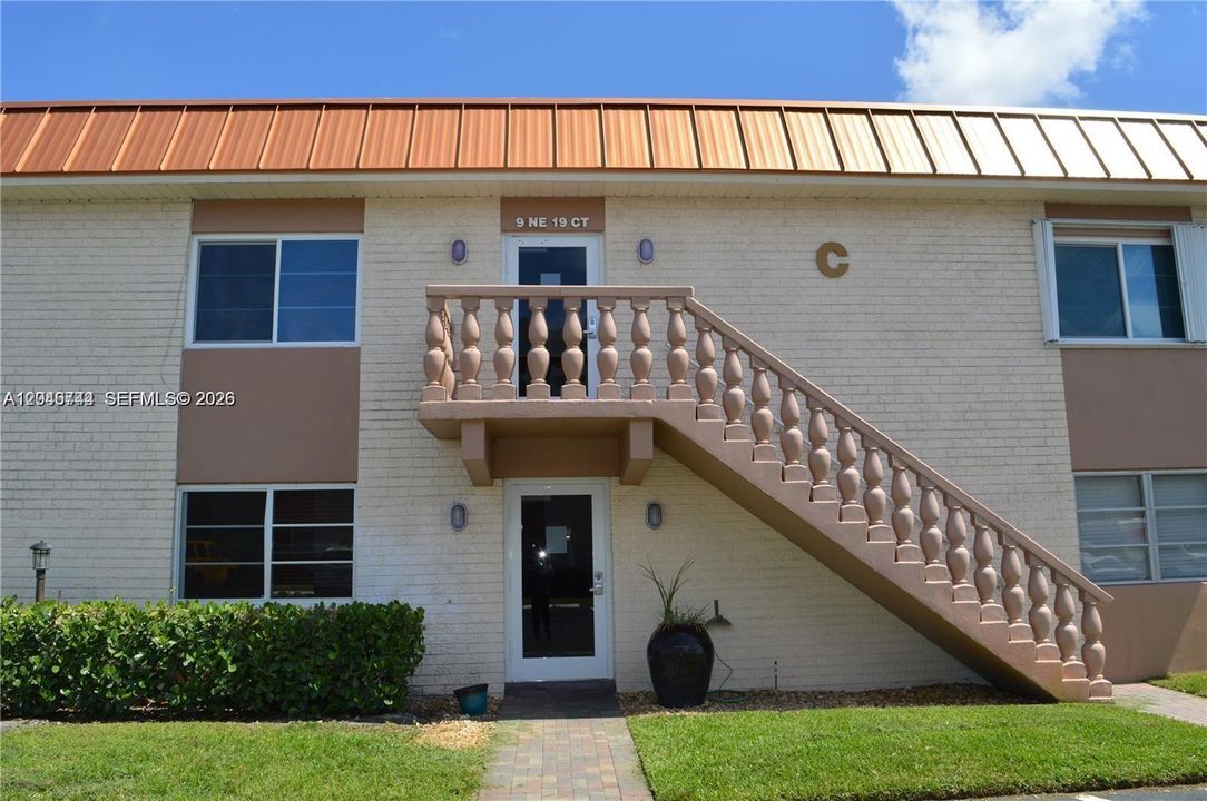 For Rent: $1,500 (1 beds, 1 baths, 750 Square Feet)