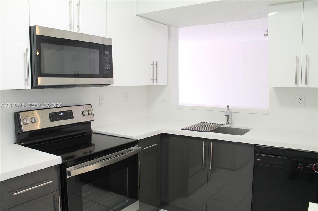 В аренду: $2,850 (3 спален, 2 ванн, 1090 Квадратных фут)
