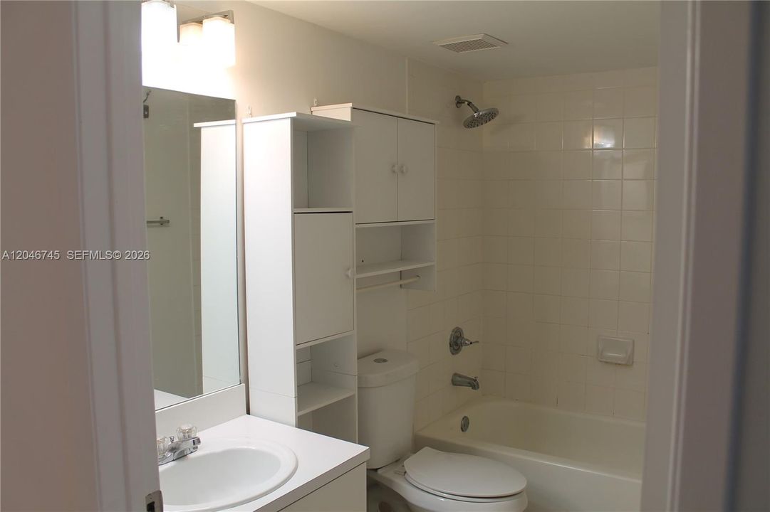В аренду: $2,850 (3 спален, 2 ванн, 1090 Квадратных фут)