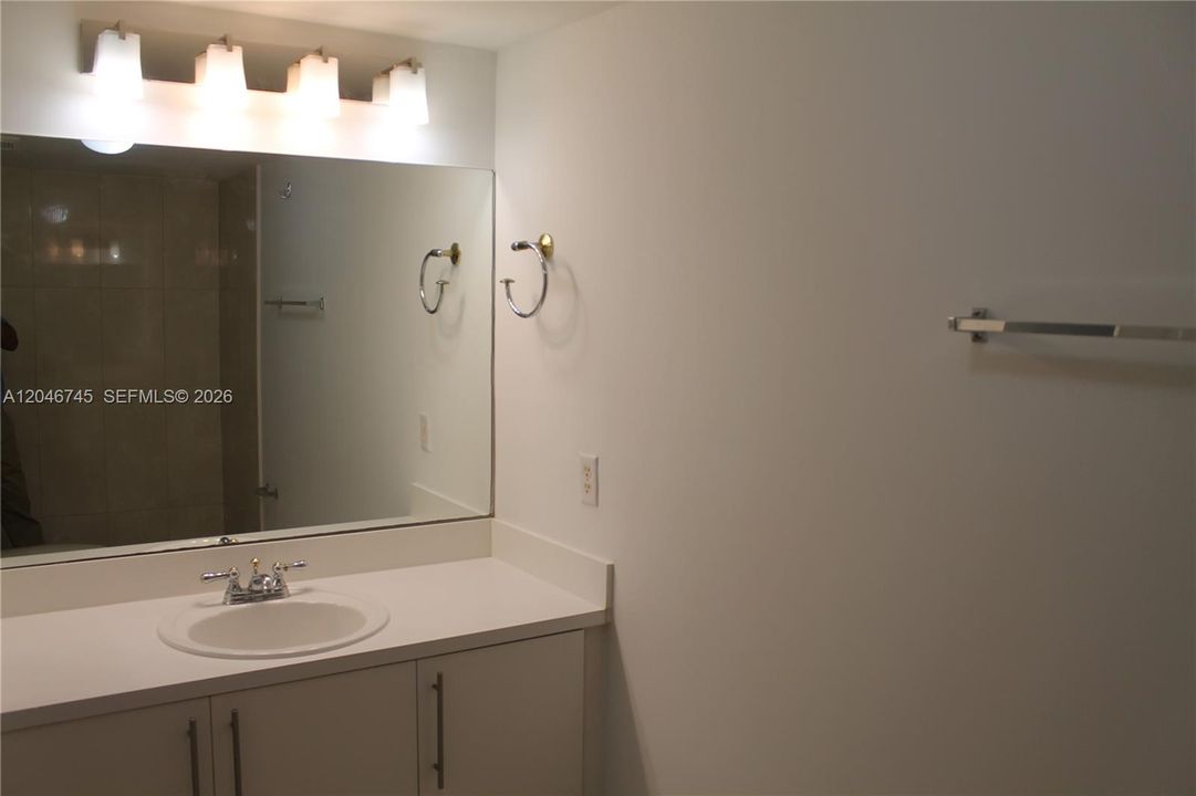 В аренду: $2,850 (3 спален, 2 ванн, 1090 Квадратных фут)