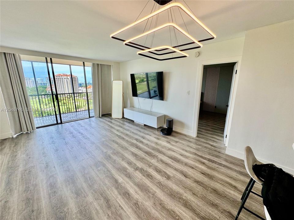 En Venta: $298,000 (1 camas, 1 baños, 913 Pies cuadrados)