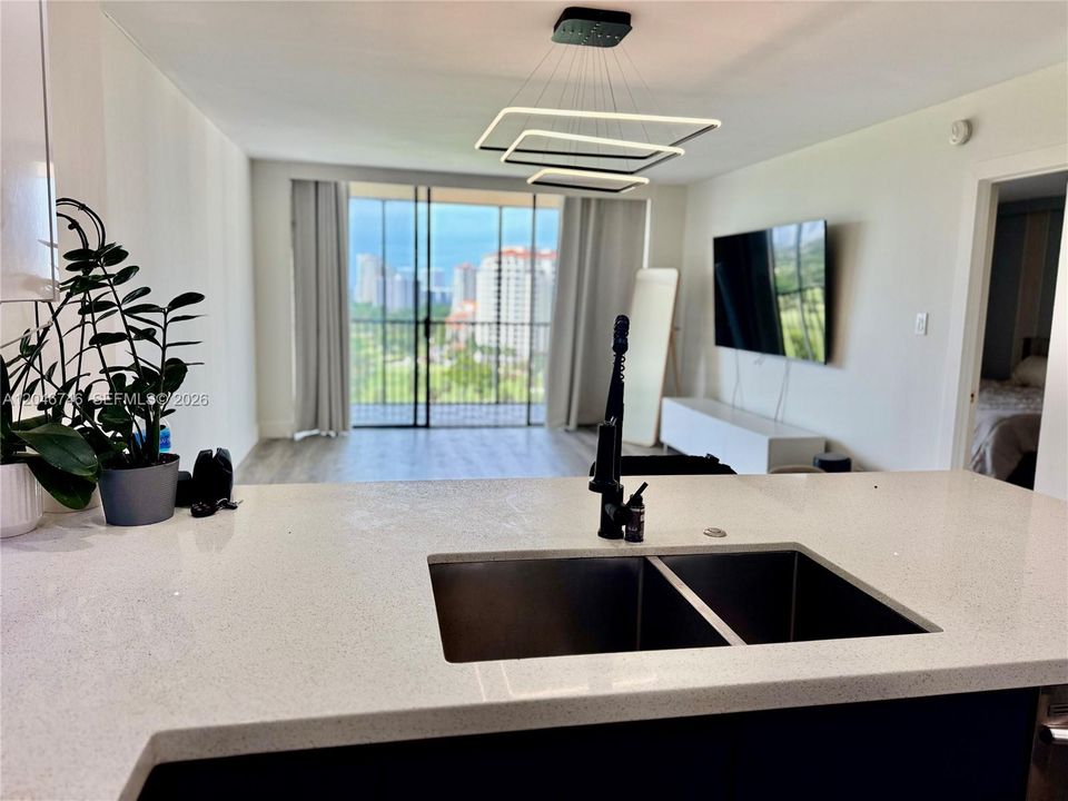 En Venta: $298,000 (1 camas, 1 baños, 913 Pies cuadrados)