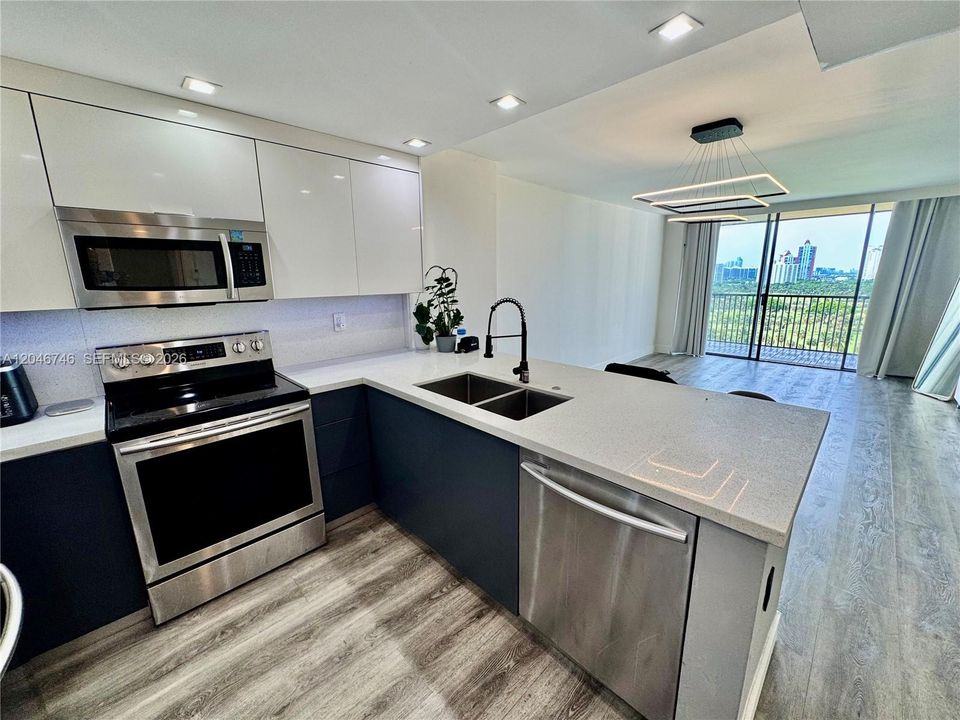 En Venta: $298,000 (1 camas, 1 baños, 913 Pies cuadrados)