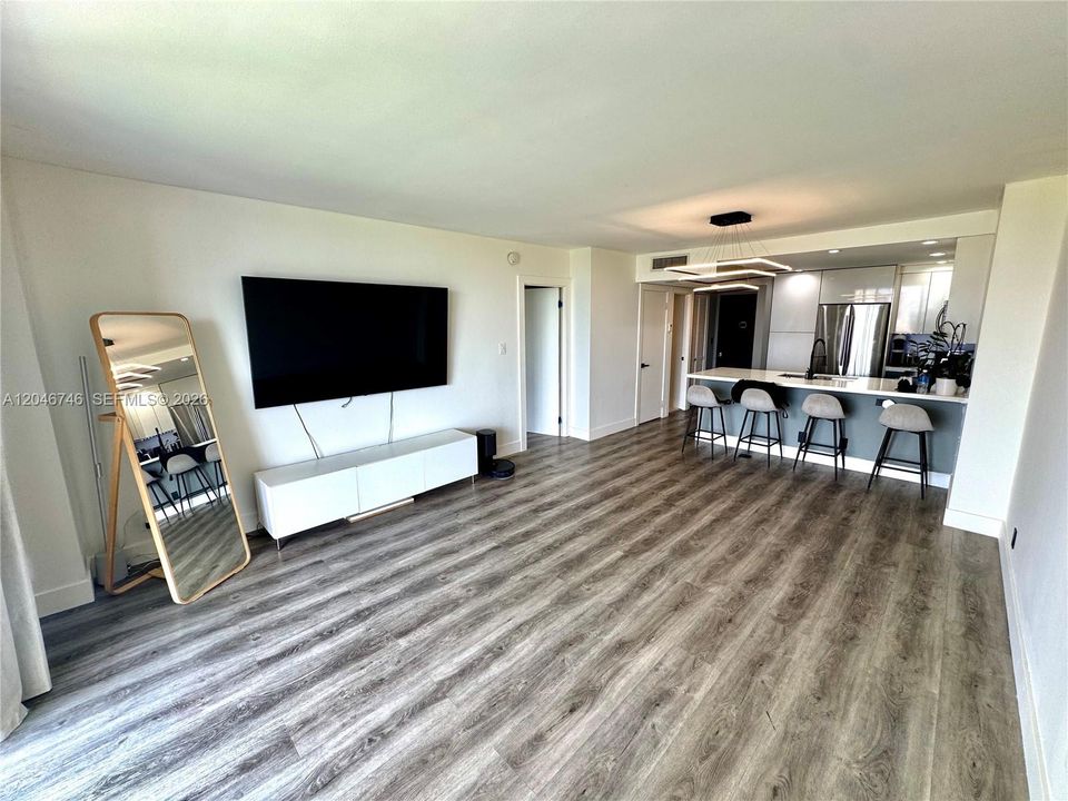En Venta: $298,000 (1 camas, 1 baños, 913 Pies cuadrados)