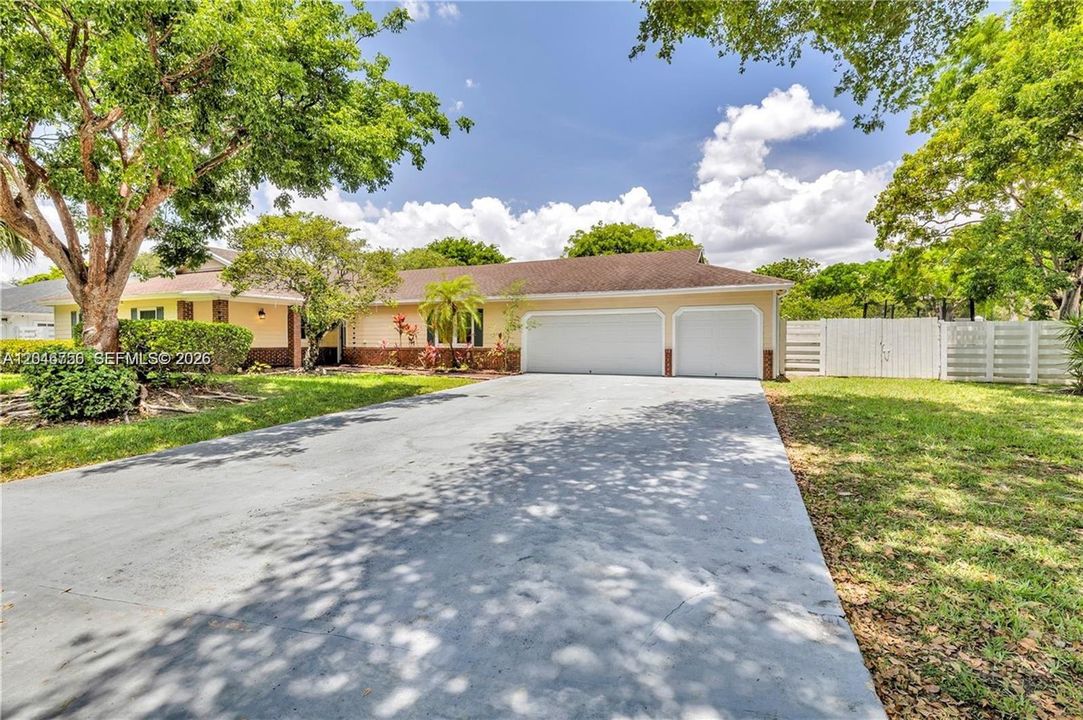 For Sale: $750,000 (4 beds, 2 baths, 2153 Square Feet)