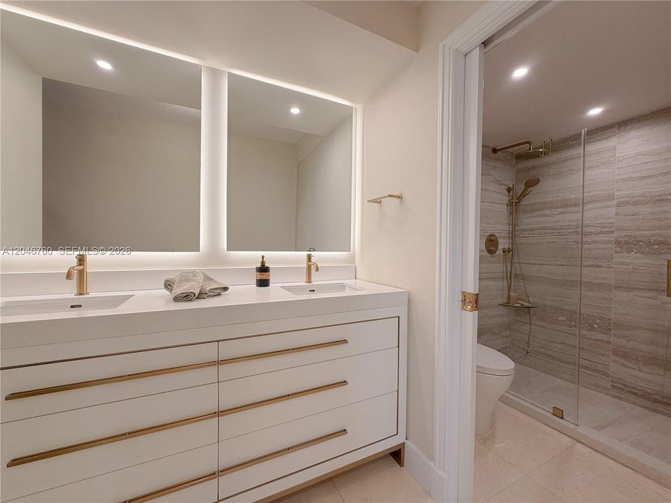 For Rent: $14,000 (3 beds, 3 baths, 2228 Square Feet)