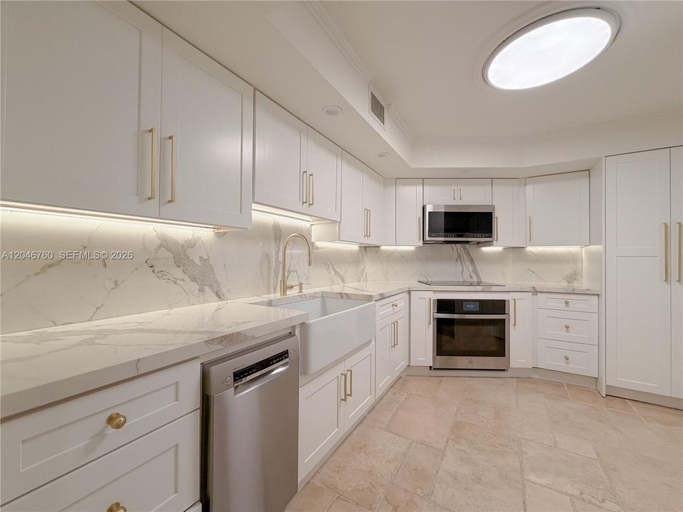 For Rent: $14,000 (3 beds, 3 baths, 2228 Square Feet)