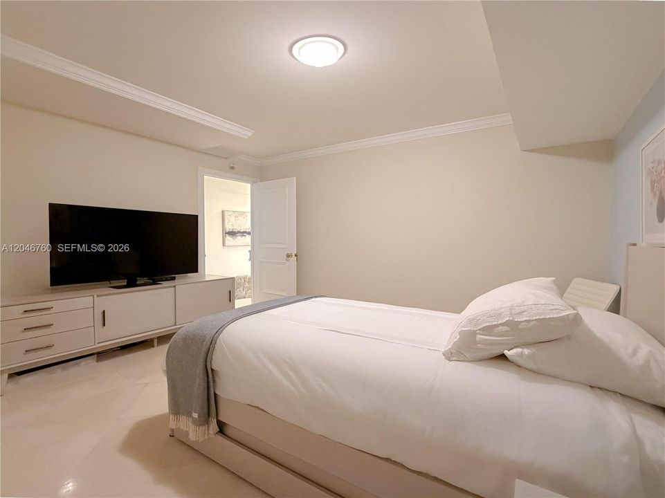 For Rent: $14,000 (3 beds, 3 baths, 2228 Square Feet)