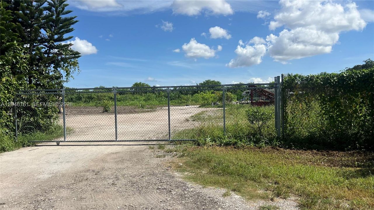 На продажу: $749,900 (5.00 acres)