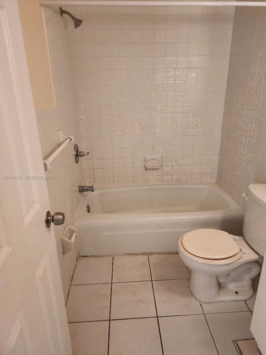 For Rent: $2,000 (3 beds, 2 baths, 1237 Square Feet)