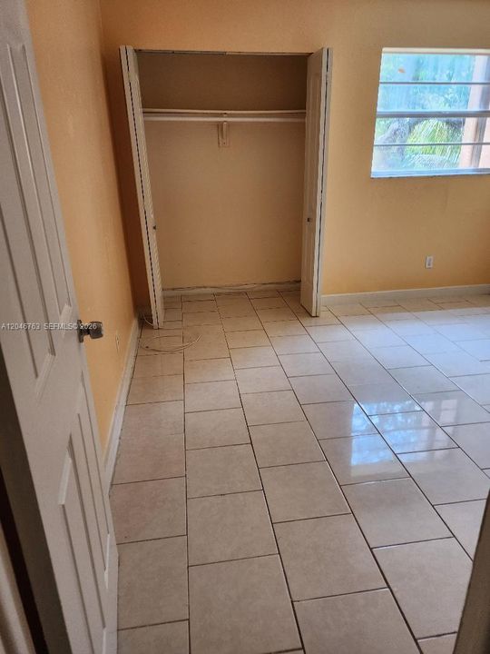 For Rent: $2,000 (3 beds, 2 baths, 1237 Square Feet)