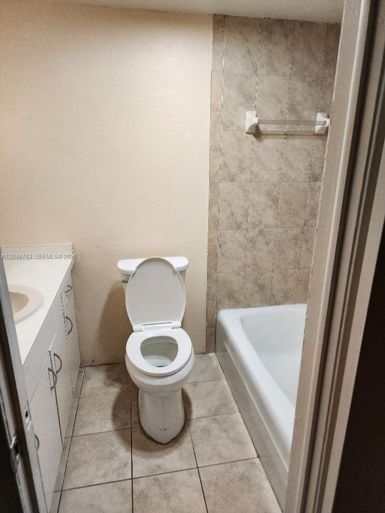 For Rent: $2,000 (3 beds, 2 baths, 1237 Square Feet)