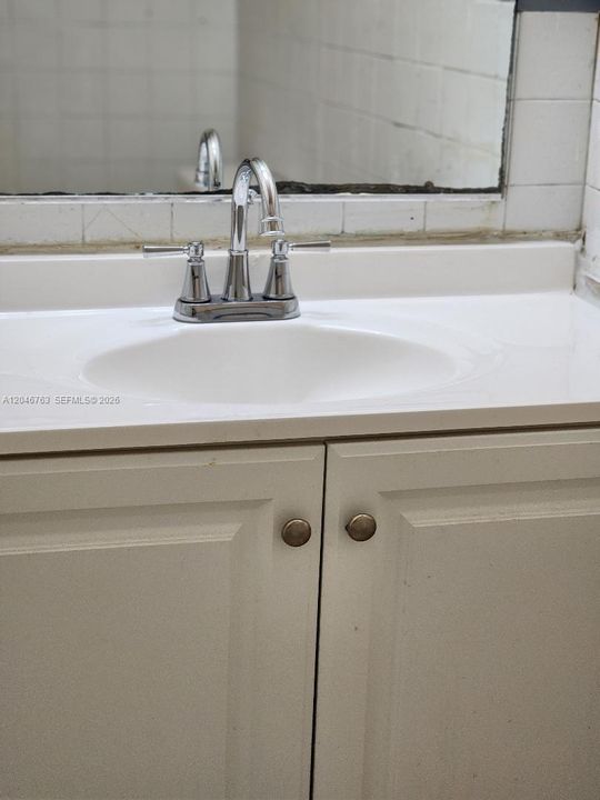 For Rent: $2,000 (3 beds, 2 baths, 1237 Square Feet)