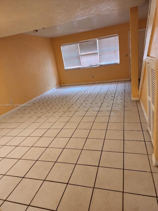 For Rent: $2,000 (3 beds, 2 baths, 1237 Square Feet)