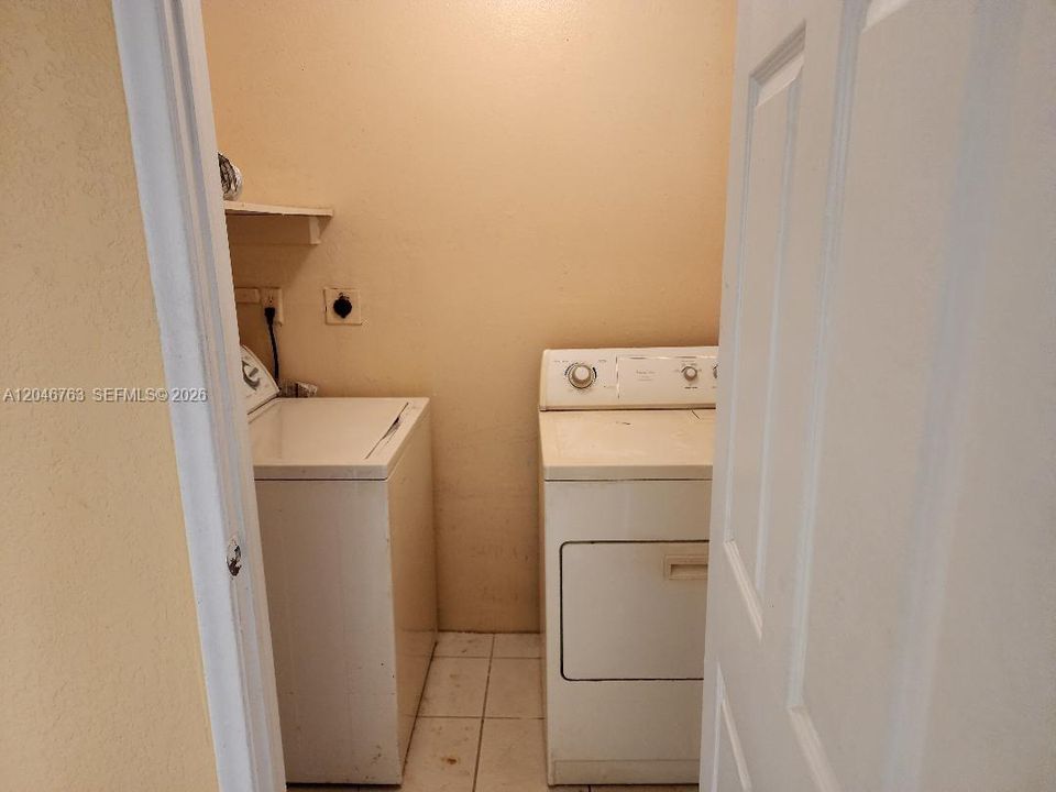 For Rent: $2,000 (3 beds, 2 baths, 1237 Square Feet)
