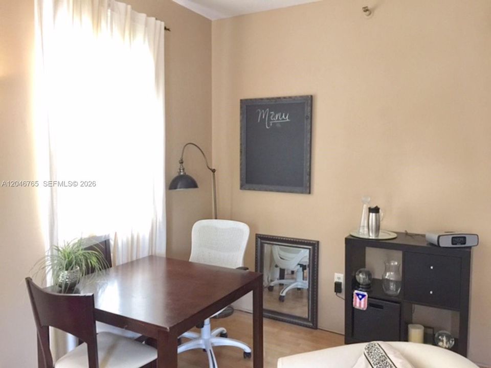 For Sale: $235,000 (0 beds, 1 baths, 470 Square Feet)