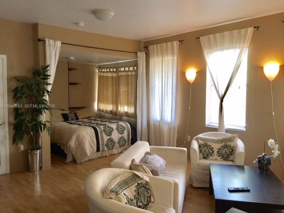 For Sale: $235,000 (0 beds, 1 baths, 470 Square Feet)