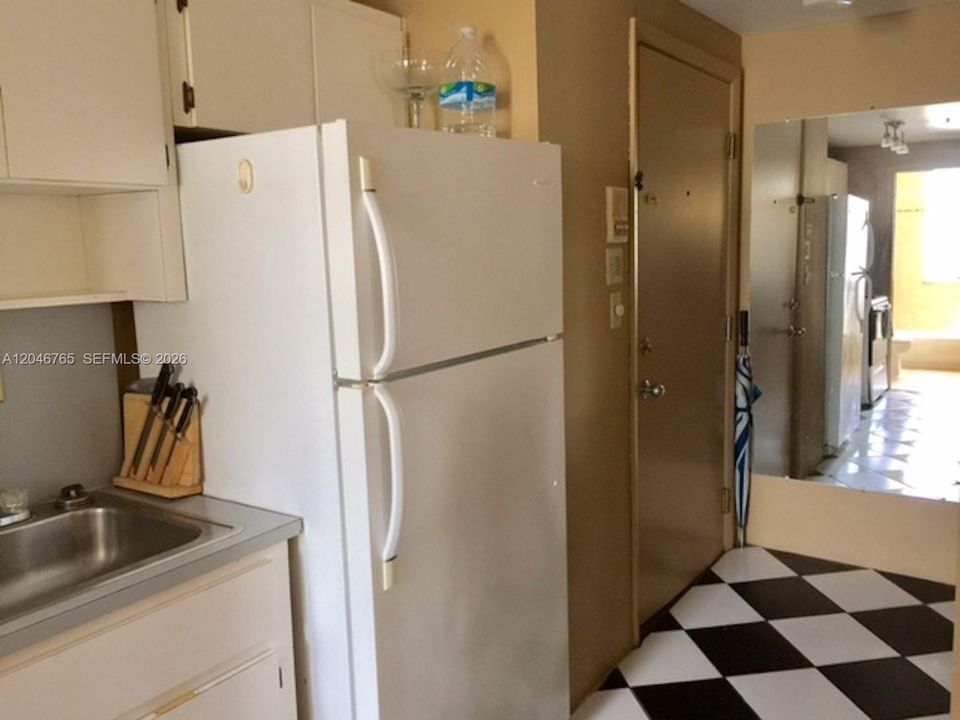 For Sale: $235,000 (0 beds, 1 baths, 470 Square Feet)