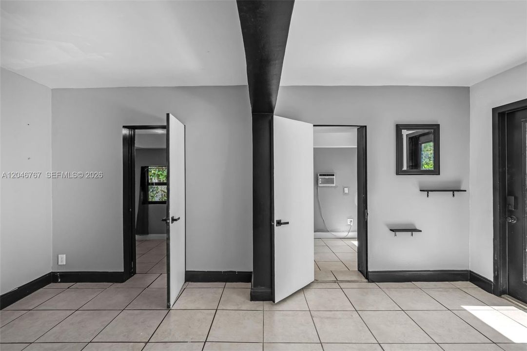 На продажу: $390,500 (2 спален, 1 ванн, 780 Квадратных фут)
