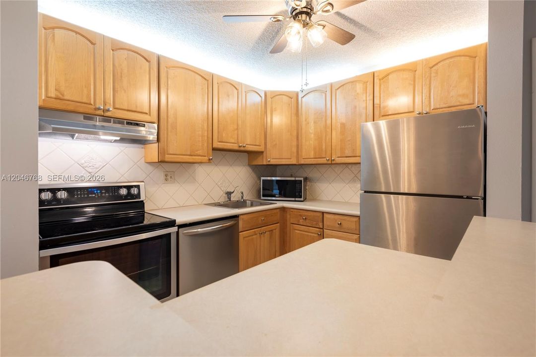 For Sale: $130,000 (2 beds, 2 baths, 827 Square Feet)