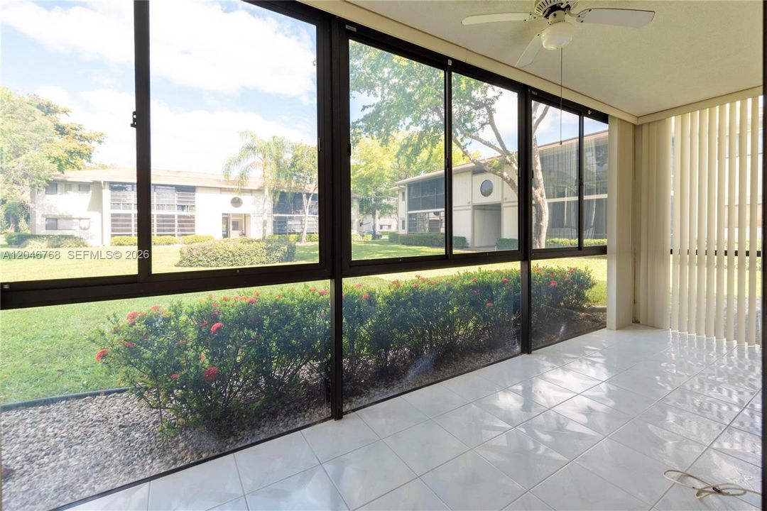For Sale: $130,000 (2 beds, 2 baths, 827 Square Feet)