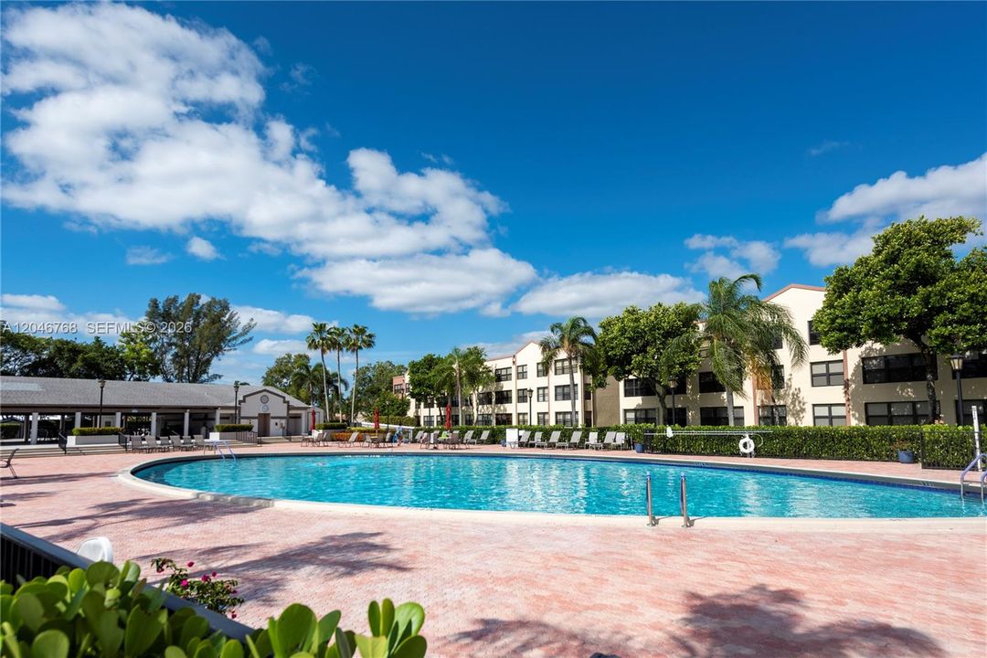 For Sale: $130,000 (2 beds, 2 baths, 827 Square Feet)