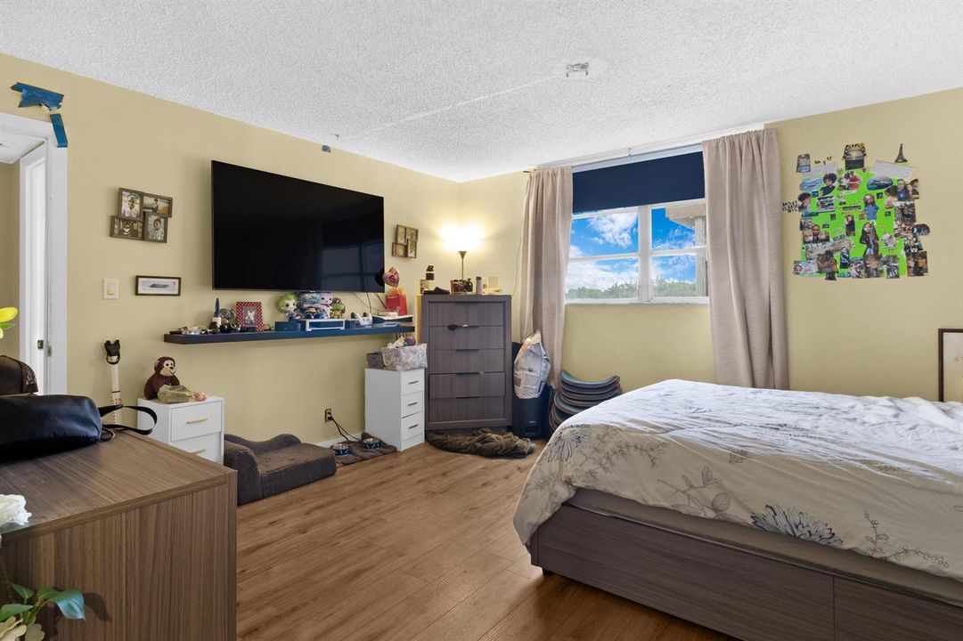 4_accutour_408-nw-68th-ave-apt-405-004