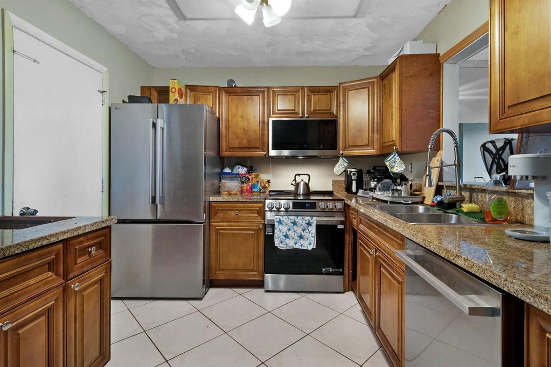 17_accutour_408-nw-68th-ave-apt-405 -008