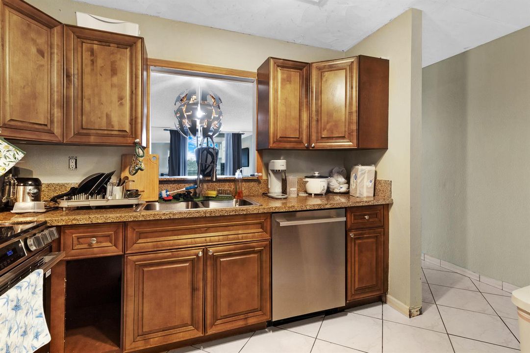 18_accutour_408-nw-68th-ave-apt-405 -009