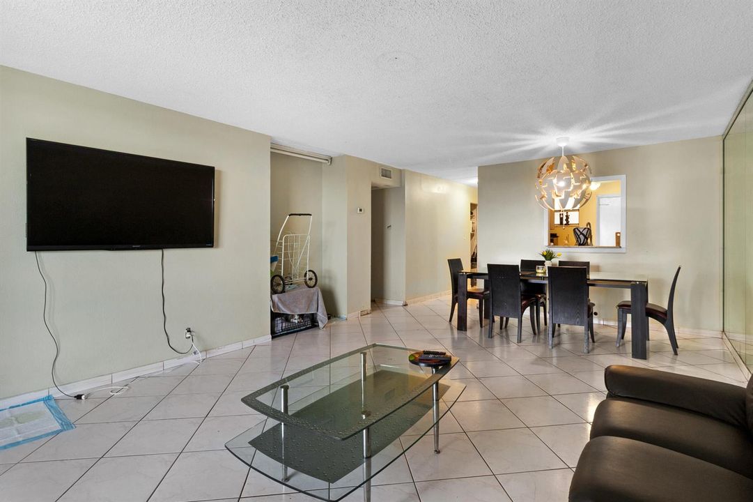 16_accutour_408-nw-68th-ave-apt-405 -007