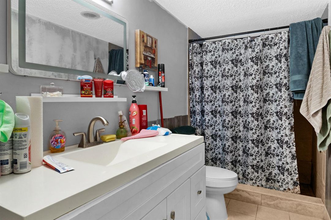 25_accutour_408-nw-68th-ave-apt-405 -016