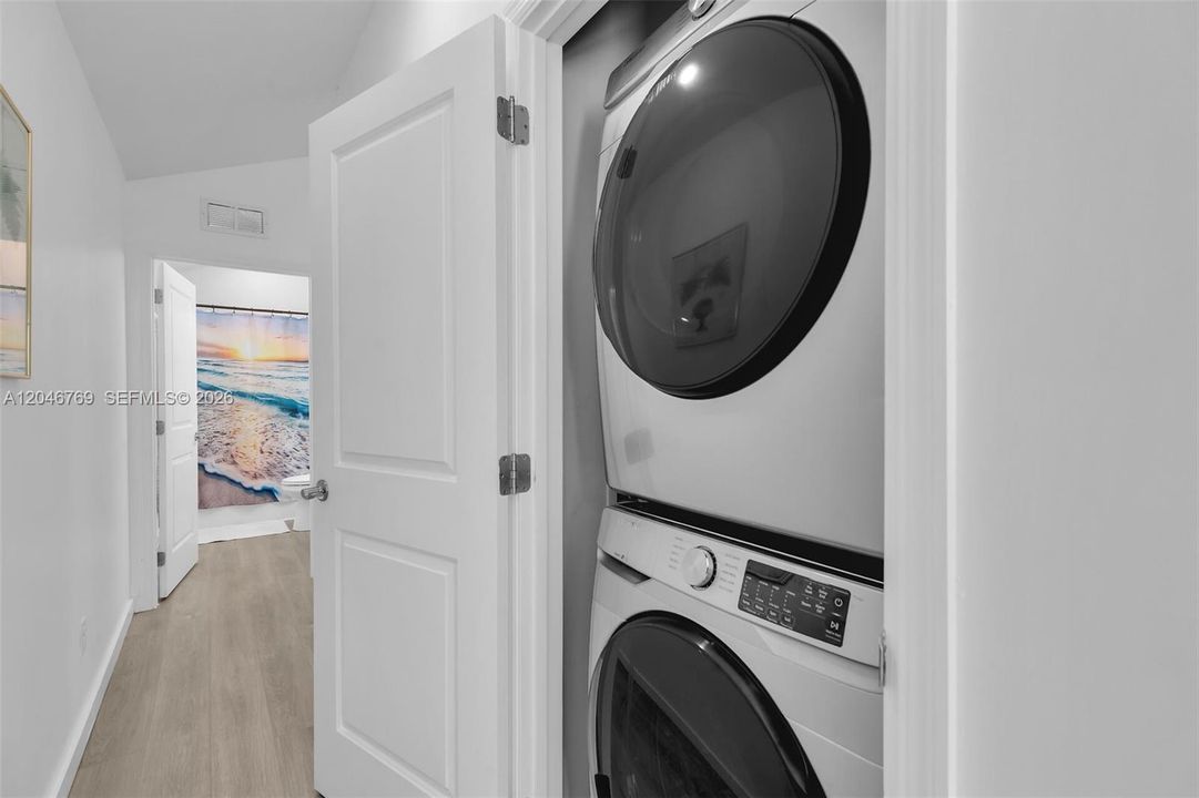 На продажу: $799,000 (2 спален, 1 ванн, 600 Квадратных фут)