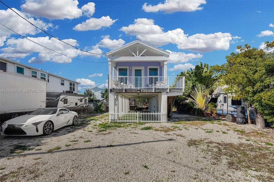 На продажу: $799,000 (2 спален, 1 ванн, 600 Квадратных фут)