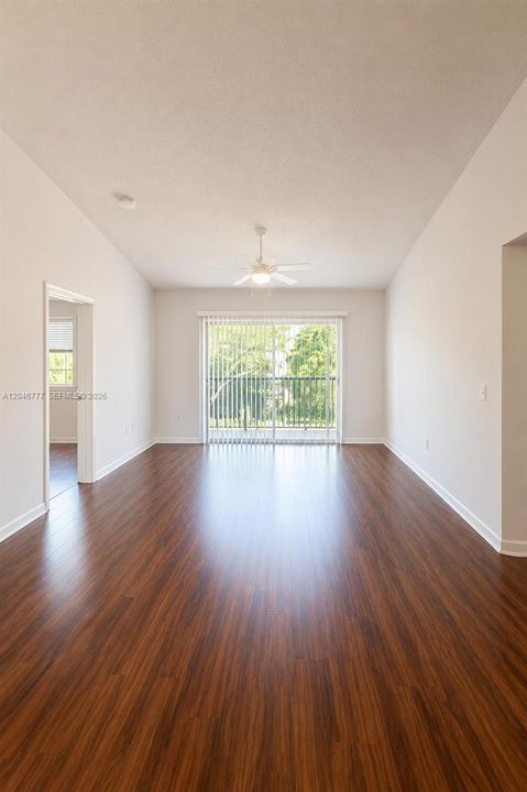 В аренду: $1,985 (2 спален, 2 ванн, 1026 Квадратных фут)