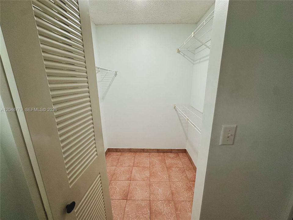 В аренду: $2,100 (2 спален, 2 ванн, 907 Квадратных фут)