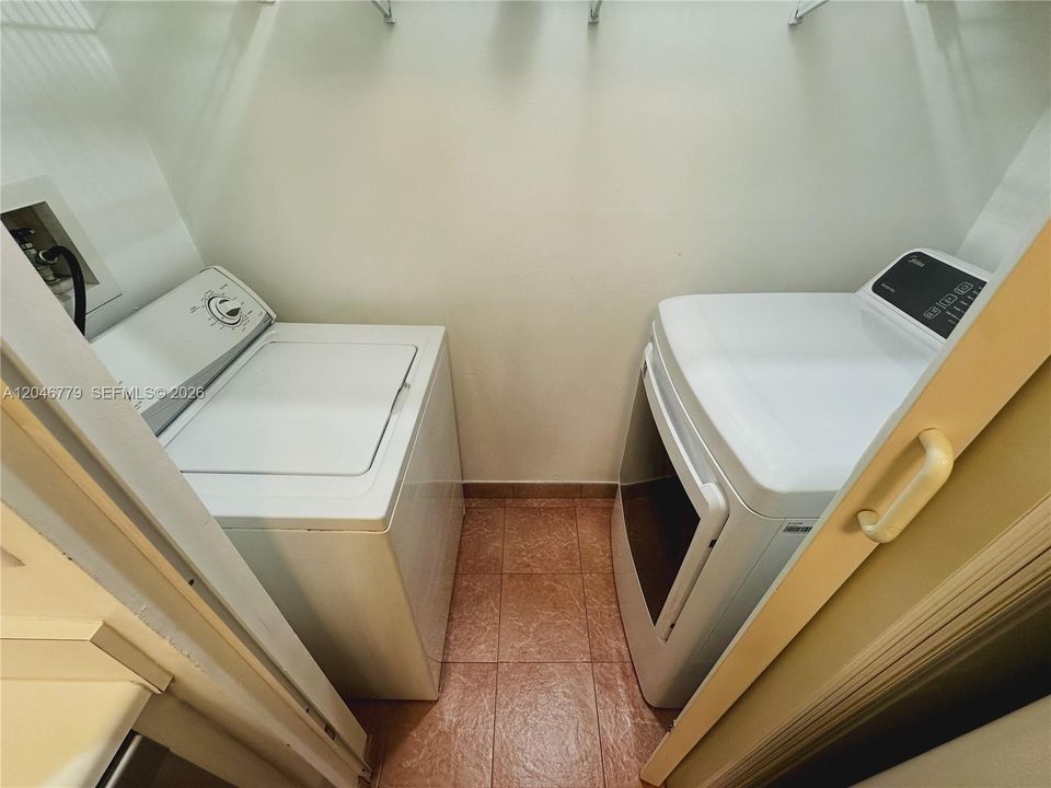 В аренду: $2,100 (2 спален, 2 ванн, 907 Квадратных фут)