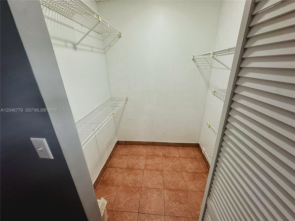 В аренду: $2,100 (2 спален, 2 ванн, 907 Квадратных фут)