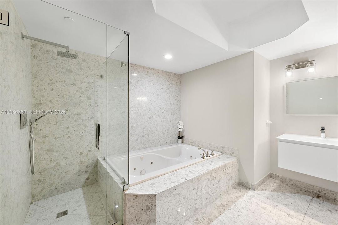 For Sale: $895,000 (2 beds, 2 baths, 1260 Square Feet)