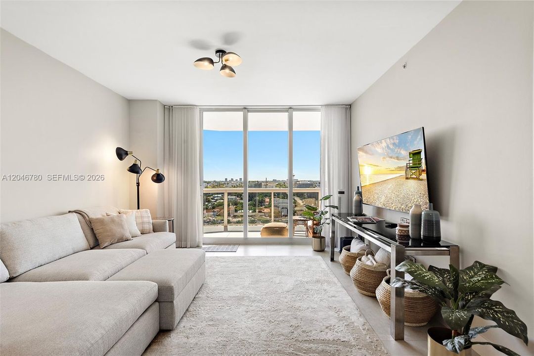 For Sale: $895,000 (2 beds, 2 baths, 1260 Square Feet)