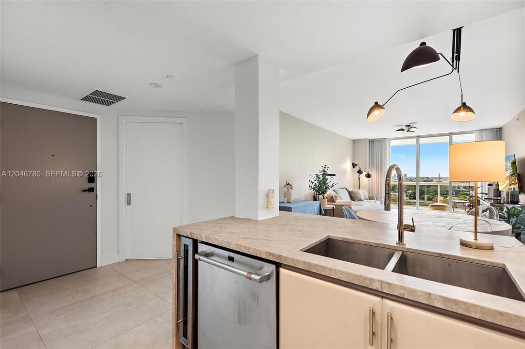For Sale: $895,000 (2 beds, 2 baths, 1260 Square Feet)