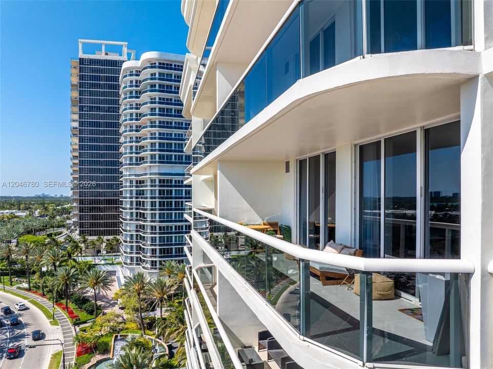 For Sale: $895,000 (2 beds, 2 baths, 1260 Square Feet)
