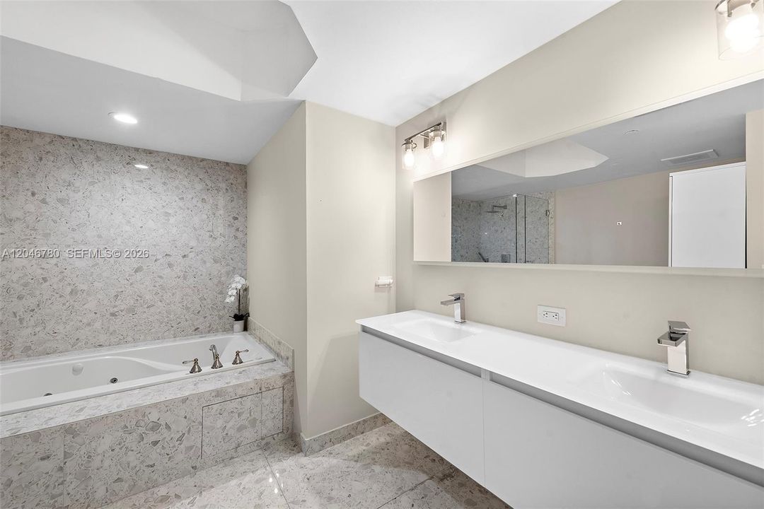 For Sale: $895,000 (2 beds, 2 baths, 1260 Square Feet)