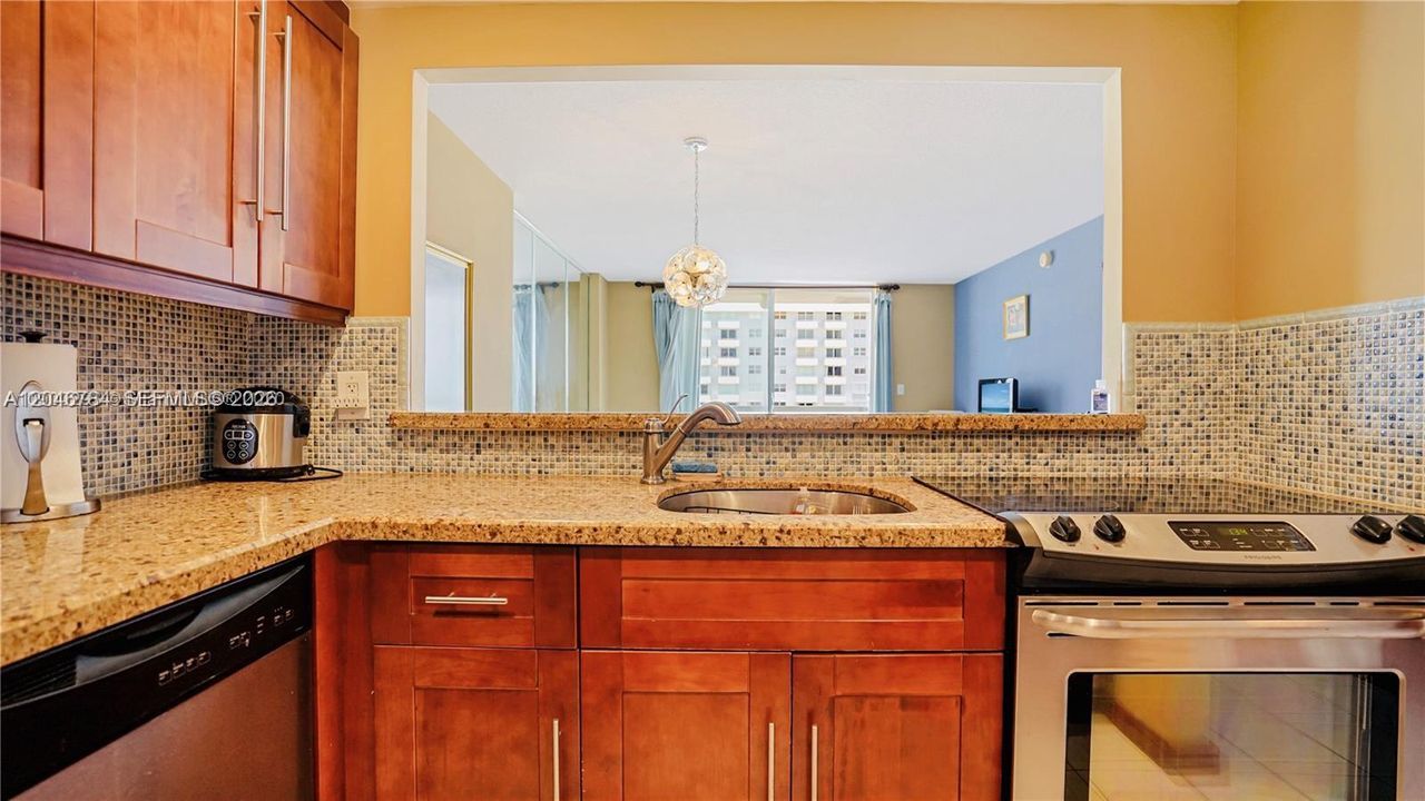 For Rent: $3,000 (1 beds, 1 baths, 655 Square Feet)