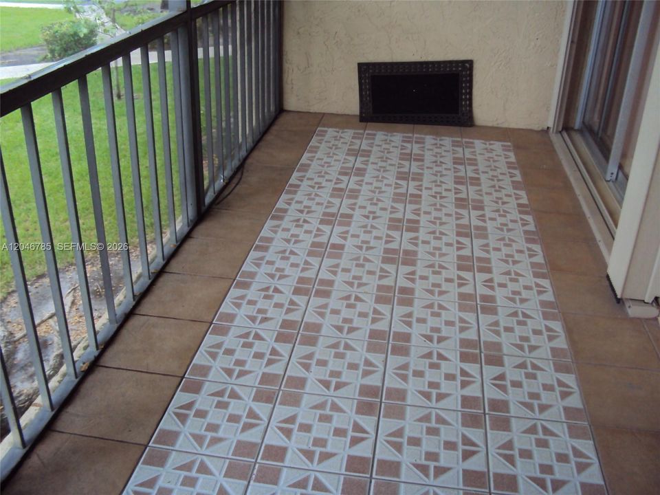 For Rent: $2,300 (2 beds, 2 baths, 1235 Square Feet)