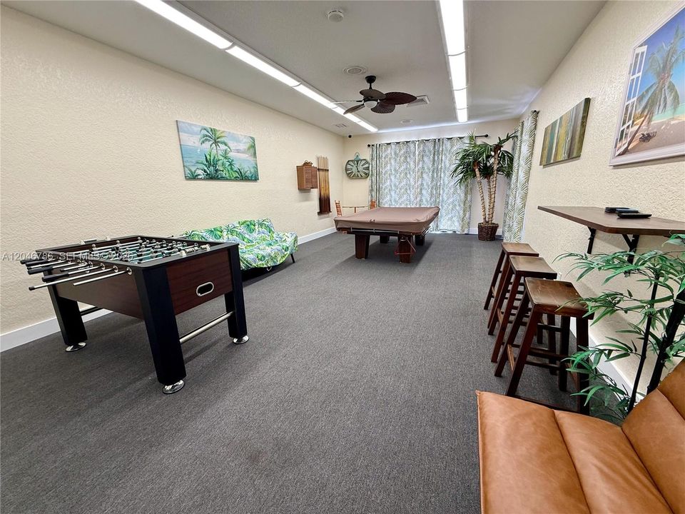 For Rent: $1,750 (1 beds, 1 baths, 765 Square Feet)