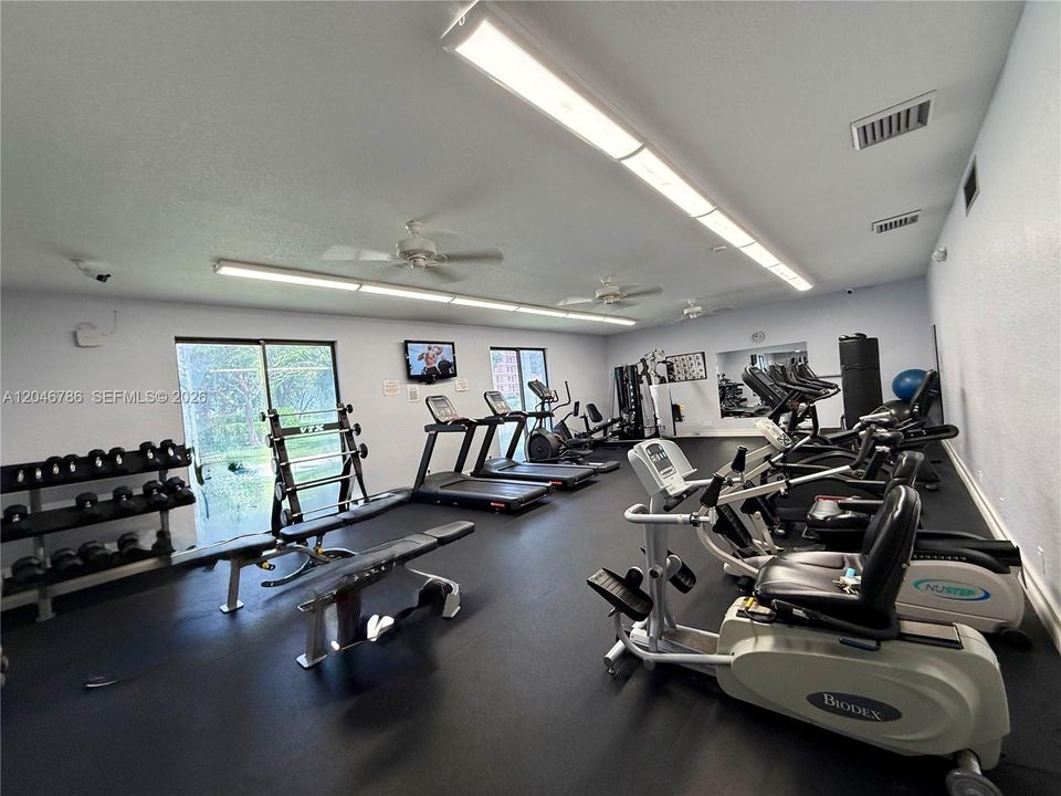 For Rent: $1,750 (1 beds, 1 baths, 765 Square Feet)