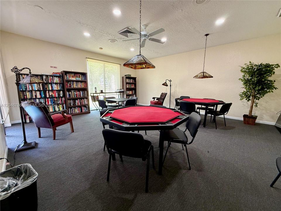 For Rent: $1,750 (1 beds, 1 baths, 765 Square Feet)